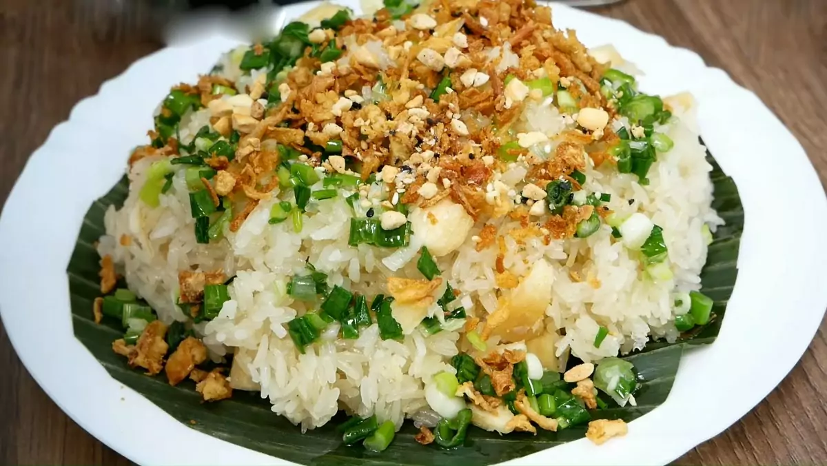 Steamed Coconut Worms with Sticky Rice