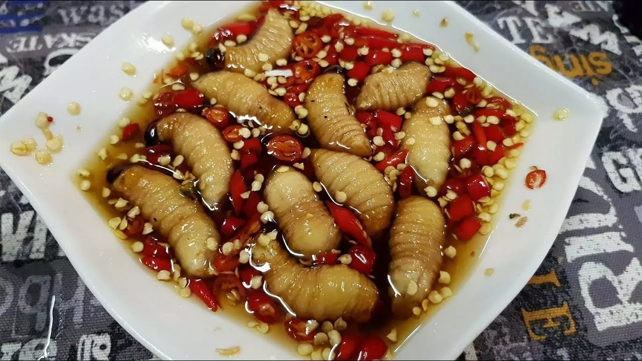 Live Coconut Worms with Fish Sauce