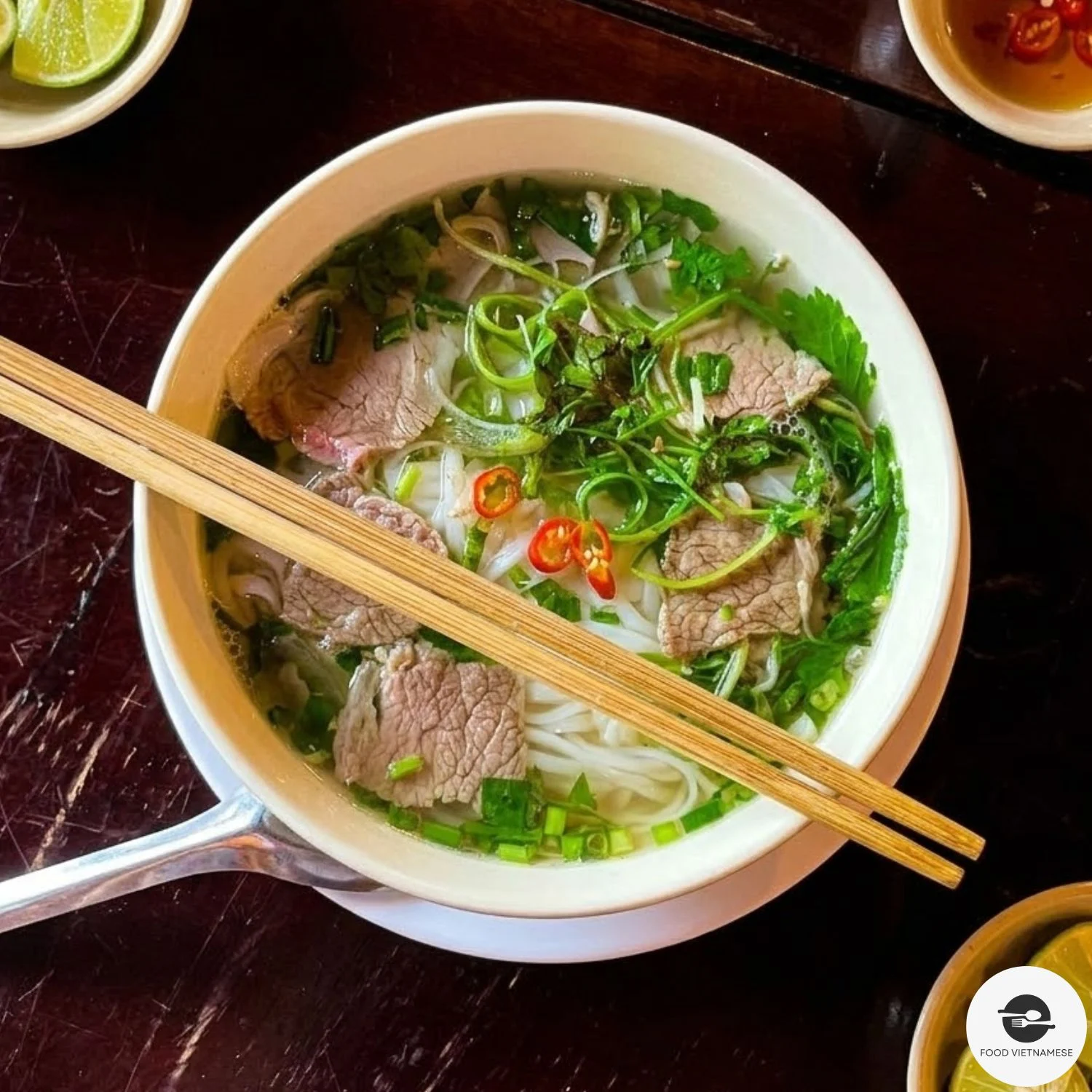 Phở Bò Nam Định – Nước Dùng Đậm Đà Từ Cái Nôi Của Nghề Phở Việt Nam